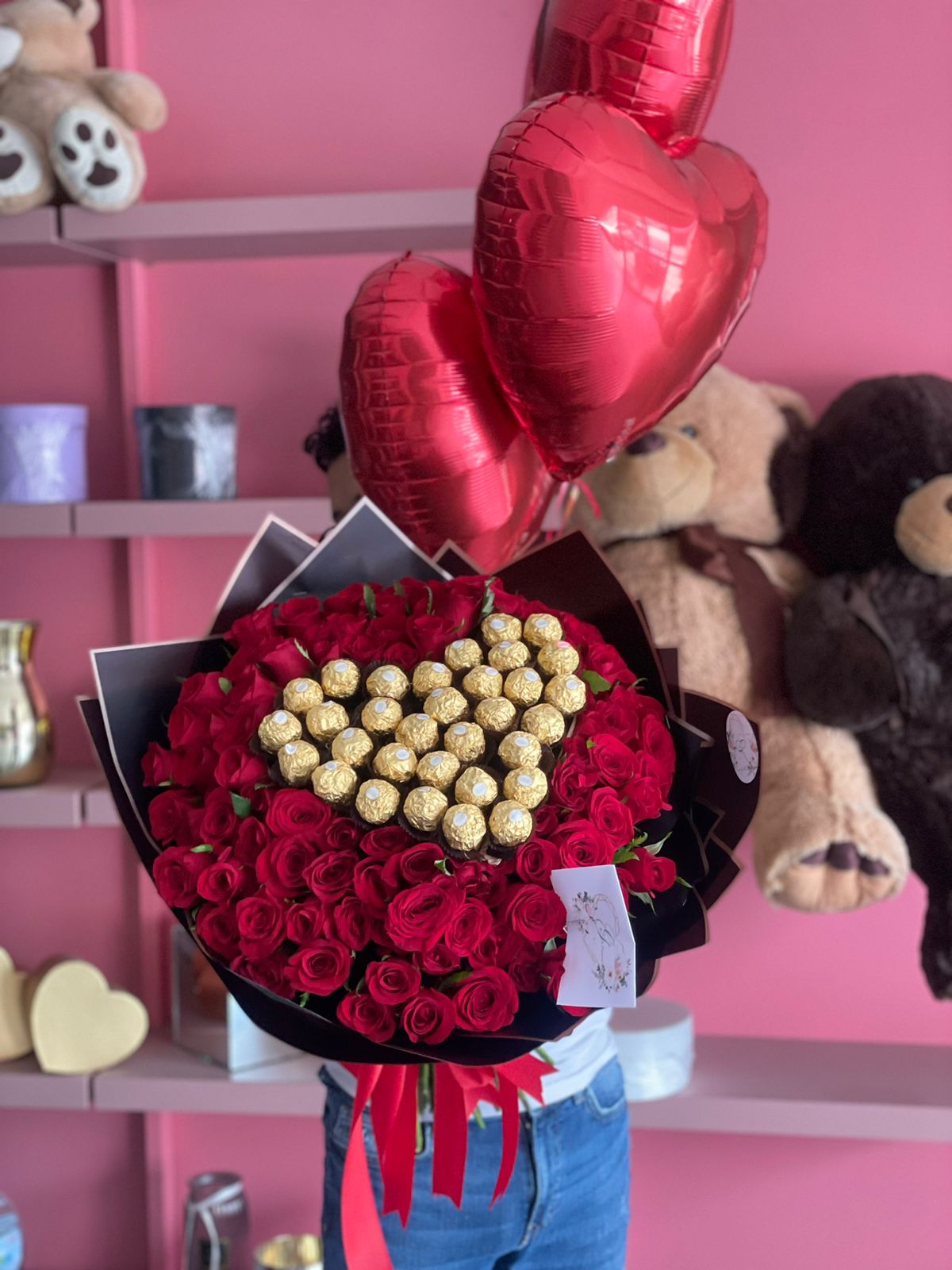 100 Rosas rojas + chocolates