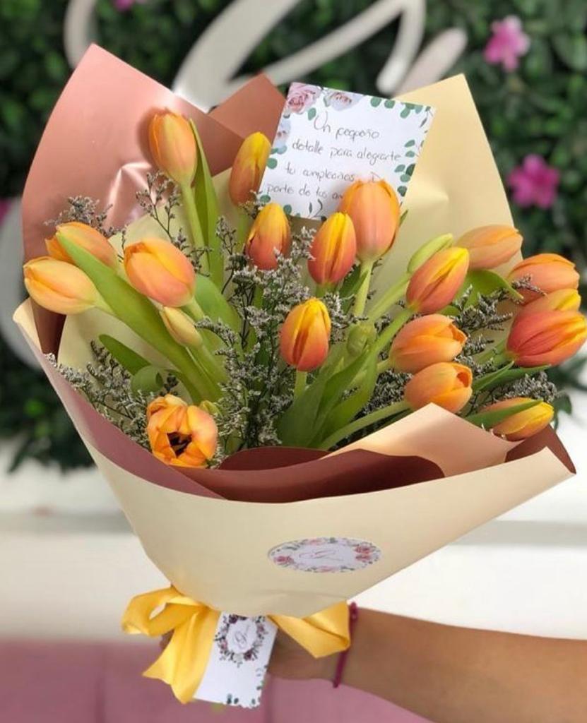 20 tulipanes naranja