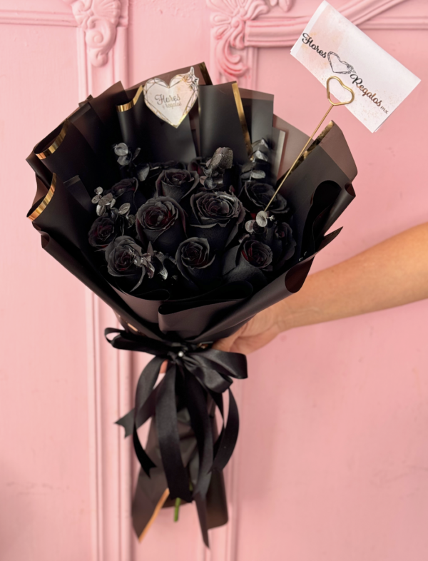 Ramo de 12 Rosas Negras - Flores & Regalos