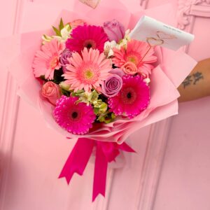 ramo de rosas y gerberas