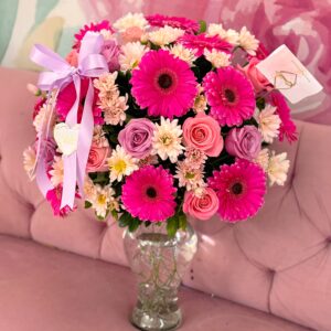 jarron de rosas y gerberas