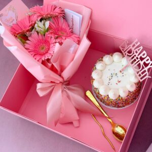 caja y gerberas